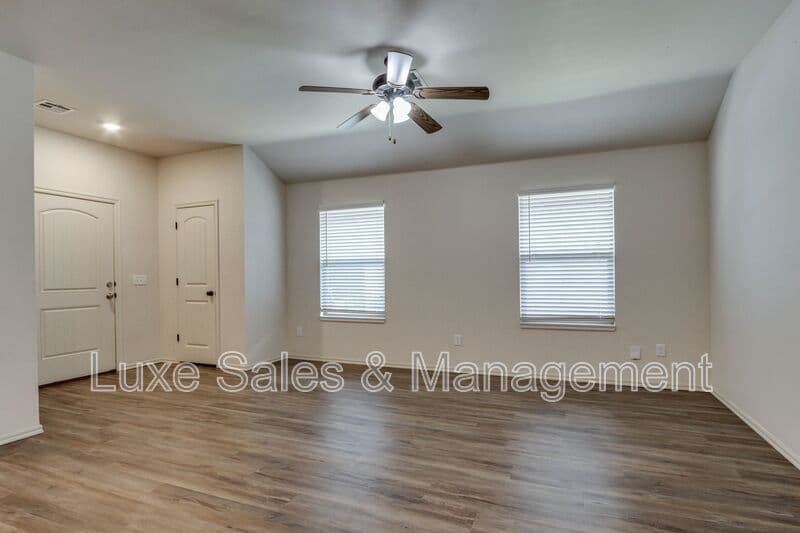 Edmond House: 341 Chalk Hill Ct