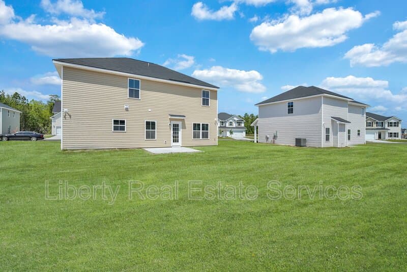 Hinesville House: 88 Fridley Ln