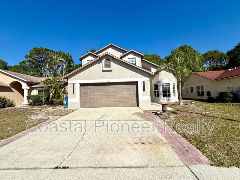 Tampa House: 8731 Huntfield St