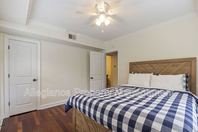 Alexandria House: 718 S Washington St
