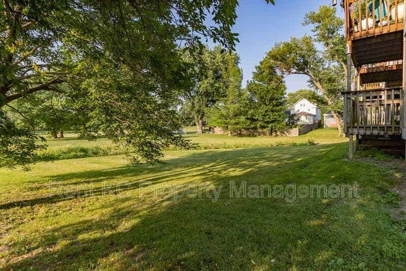 Smithville Condo: 208 W. Main Street