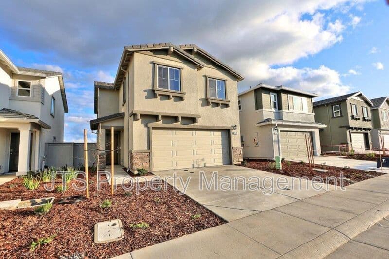 Roseville House: 2049 Shady Tree Circle