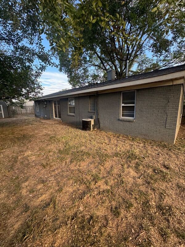 Memphis House: 4523 E Mallory Ave