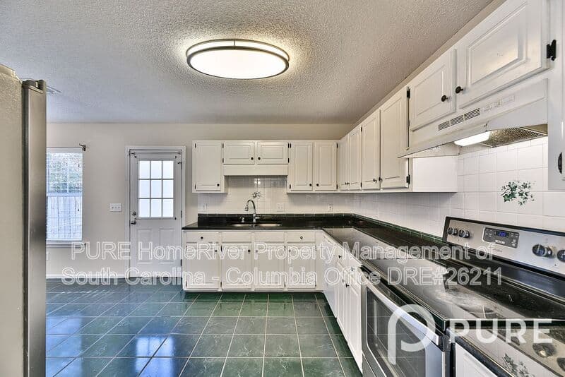 Columbia House: 312 Brook Hollow Dr