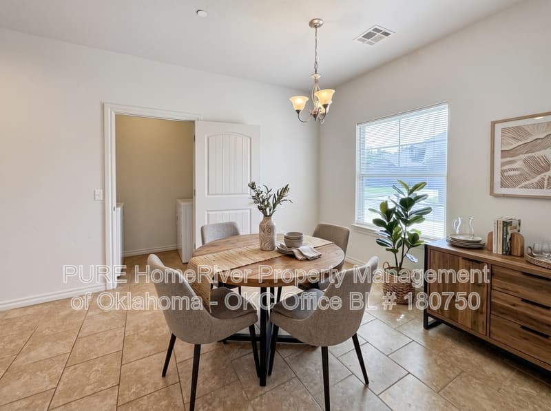 Oklahoma City House: 909 SW 92nd St