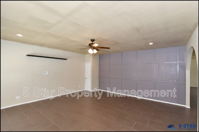 El Paso House: 4913 Adrian Campos St !!
