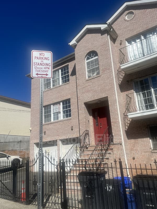 Newark Condo: 161-163 Sussex Ave