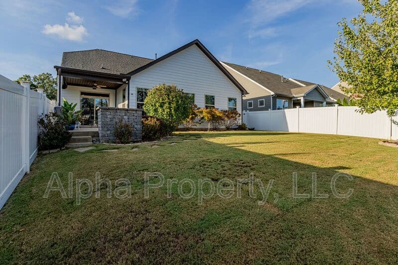 Greenville House: 14 Burl Ct