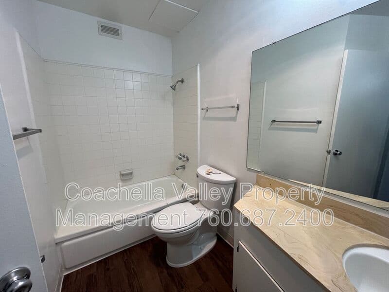Palm Springs House: 2580 E Tahquitz Canyon Way