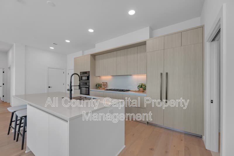 Austin Condo: 2209 S 1st St #403