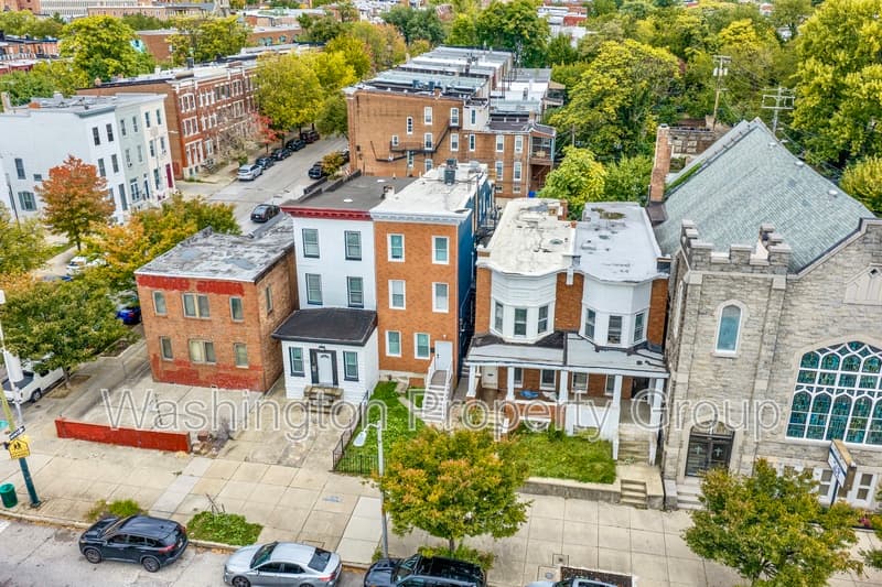 Baltimore House: 206 E 25th St