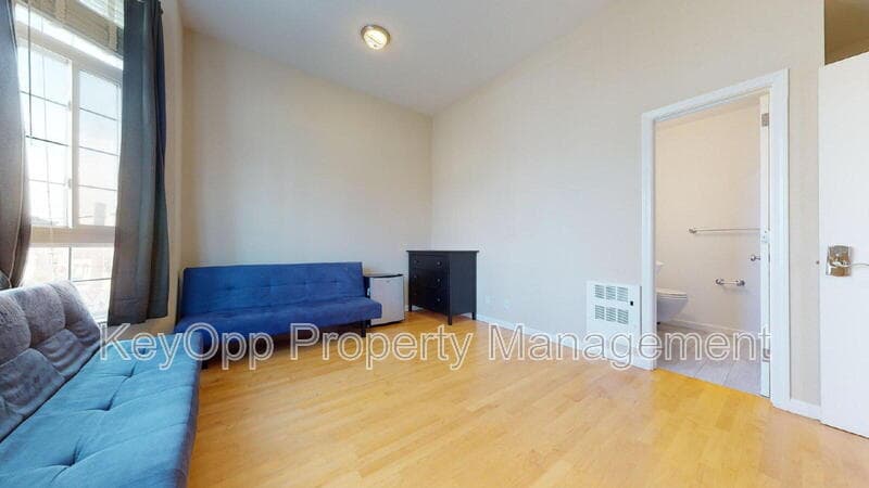 San Francisco Condo: 2332 Taraval Street