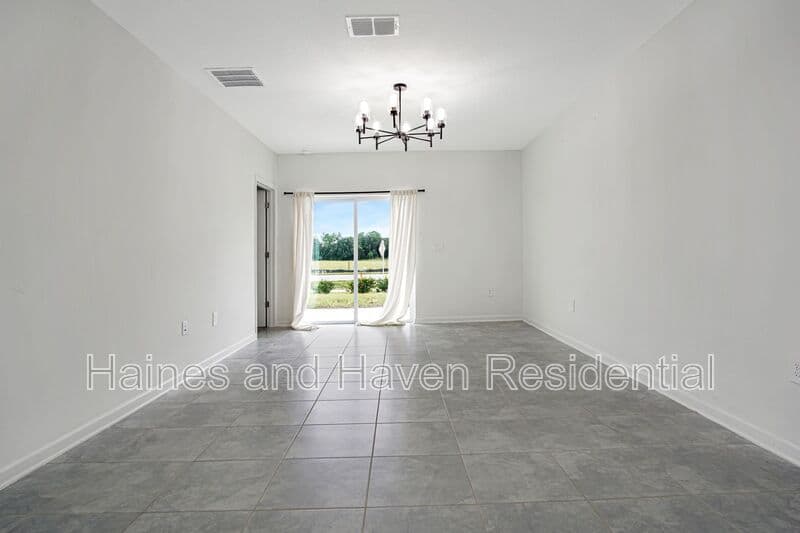 Winter Haven House: 1688 Teagan Ln