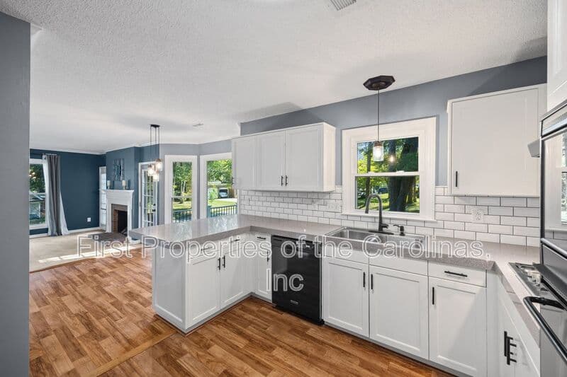 Charlote House: 612 Grays Creek