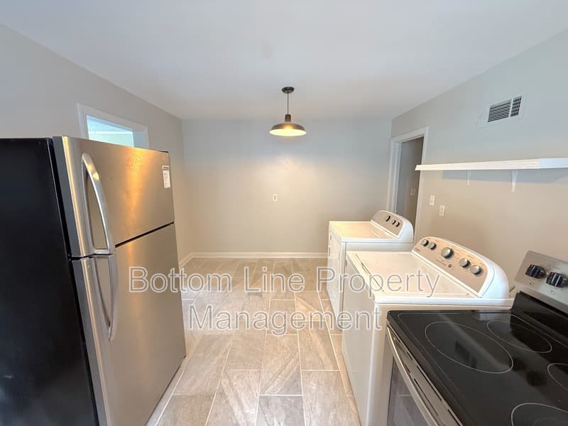 Charlotte Condo: 1945 Woodcrest Ave