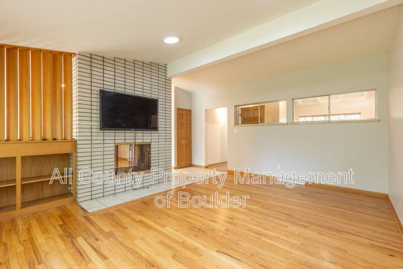 Boulder House: 4690 Sioux Dr