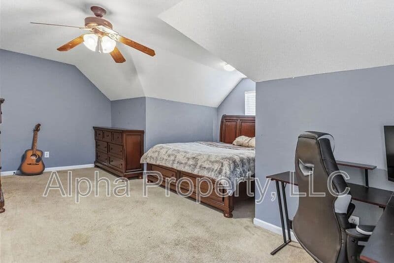 Easley House: 216 Edenberry Way