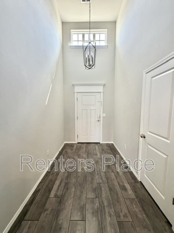 Broken Arrow House: 1422 E Utica Pl