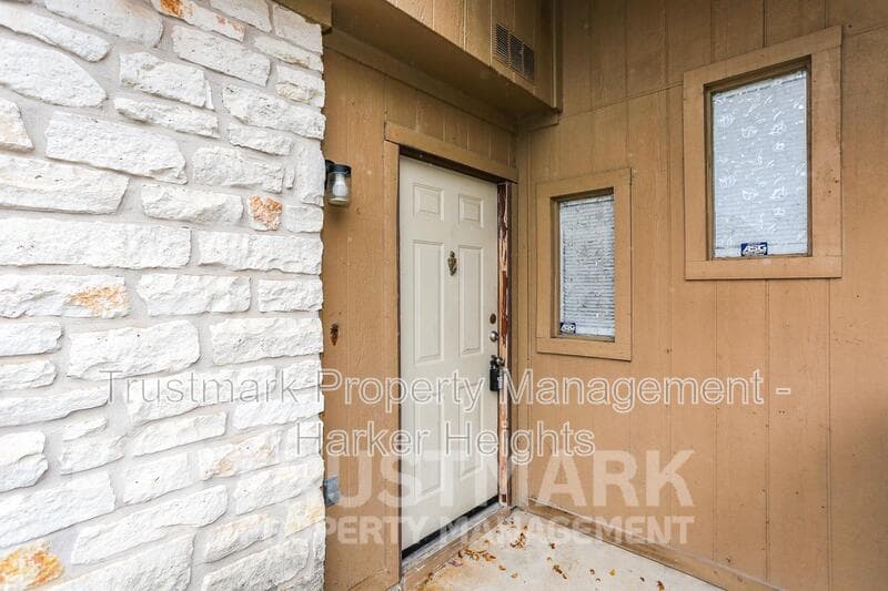 Killeen House: 1120 Royal Crest Dr