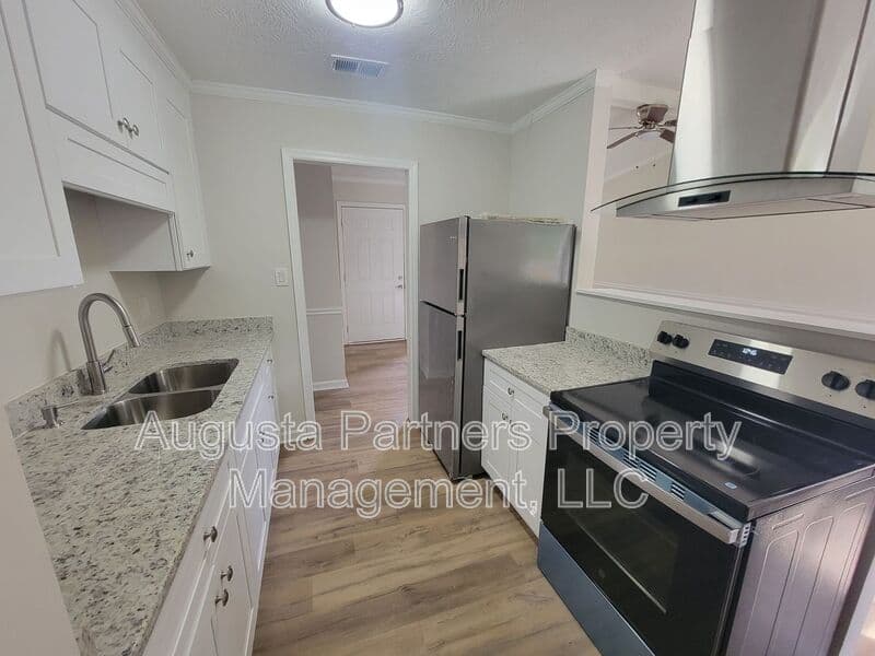 Augusta House: 3619 Abbey Road