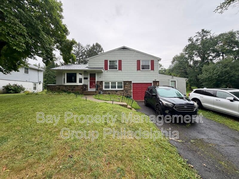 Glenside House: 300 Winding Way