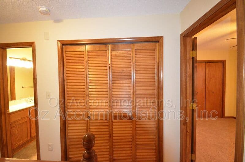Lee's Summit Townhome: 313 NE Timbercreek Dr.