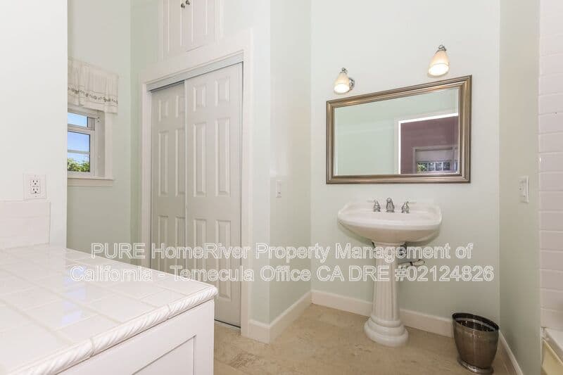 Murrieta House: 36475 Avenida La Cresta