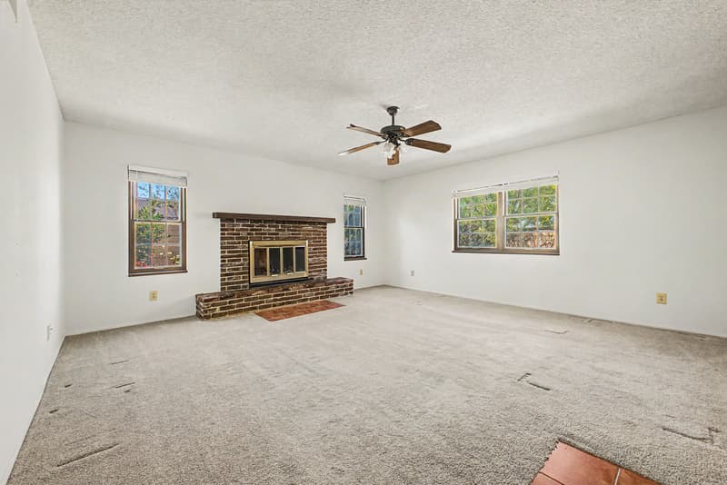 Phoenix House: 2822 E WILLOW Avenue