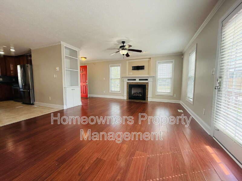 Hope Mills House: 5802 Kessinger Ct