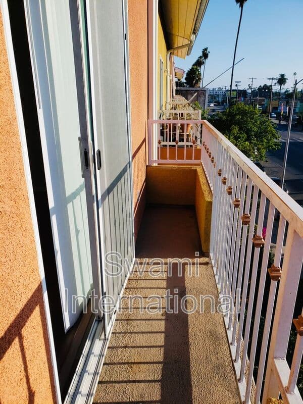 Los Angeles House: 5010 S. Figueroa St.