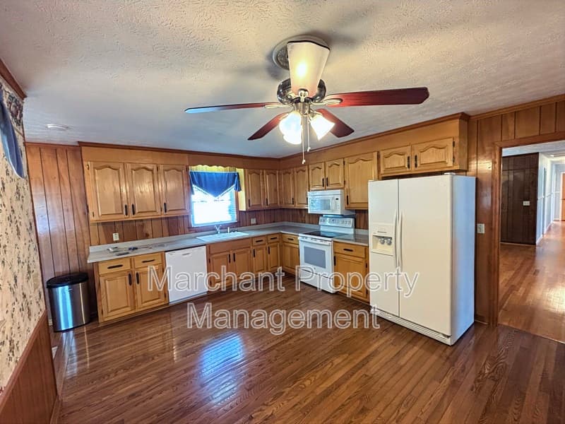 Travelers Rest House: 16 Farmington Trail