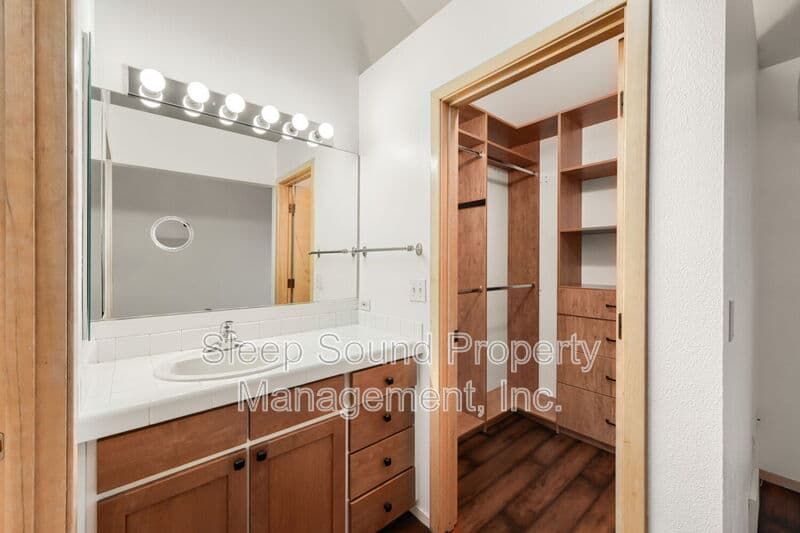 Portland Condo: 201 N Hayden Bay Dr