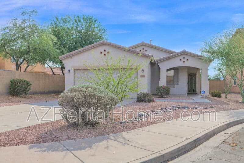 Laveen House: 6308 South 69th Glen