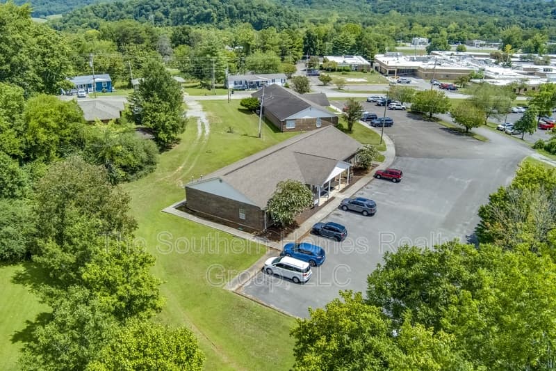 Etowah House: 305 Grady Road - 1