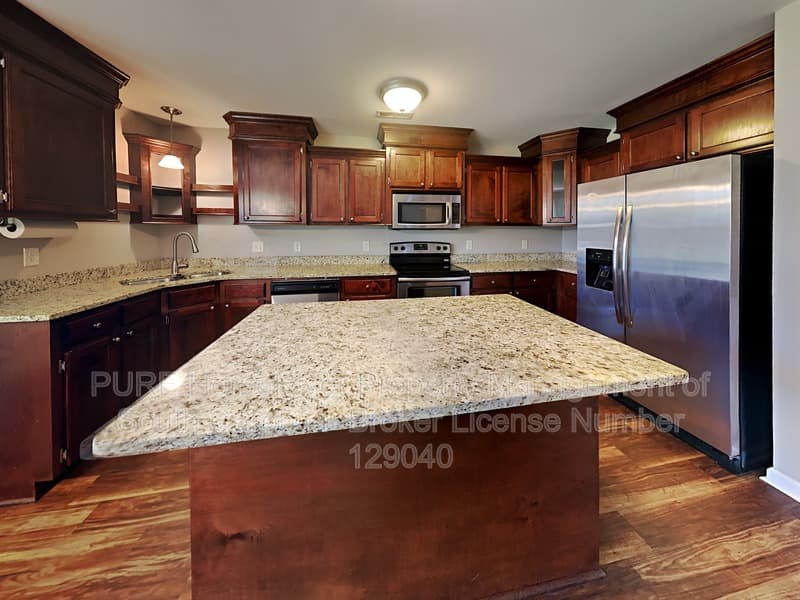 Sumter House: 1815 Duke Dr