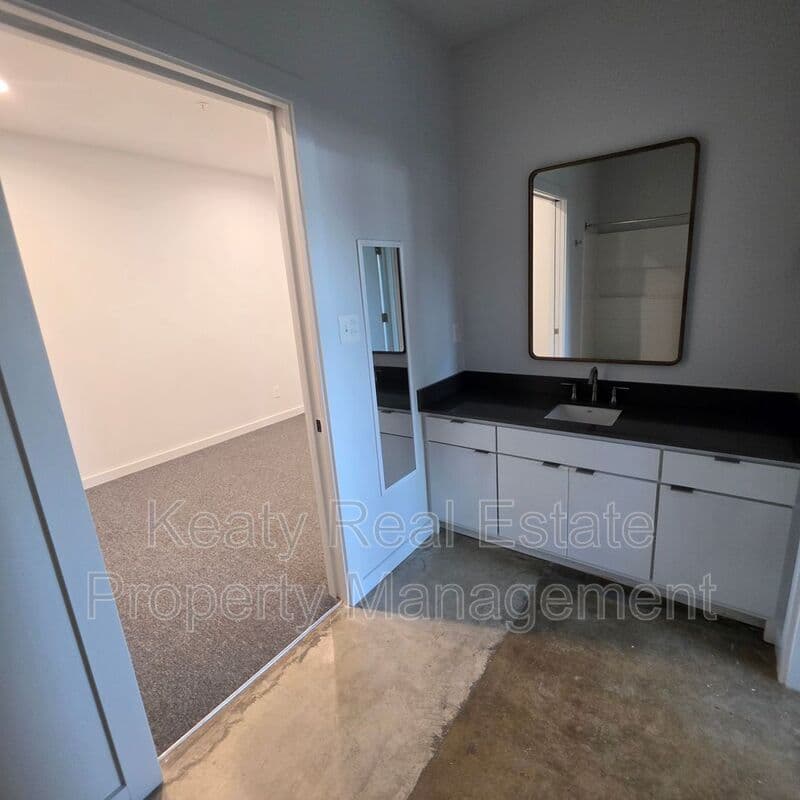 Lafayette House: 136 E Cypress St
