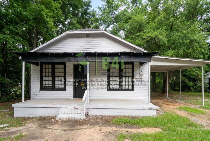 Milledgeville House: 1645 Vinson Hwy