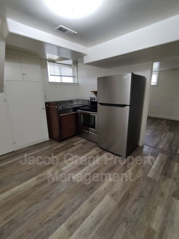 Pocatello House: 1110 E Lewis St