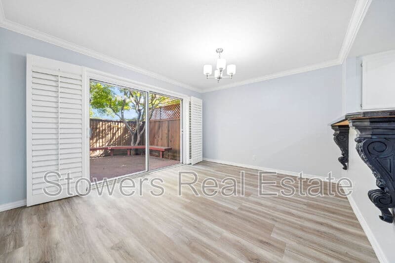 San Ramon Townhome: 613 S Blackbrush Ln