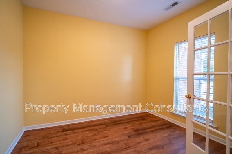 Madison House: 216 Horseshoe Bend North