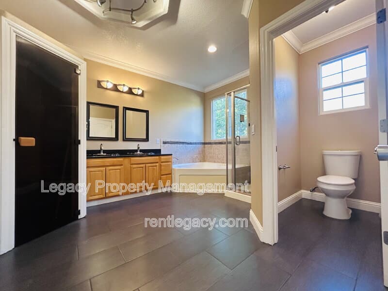 Fairfield House: 2136 Fieldcrest Ave