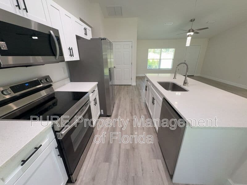Ocala House: 11165 NW 7th Street