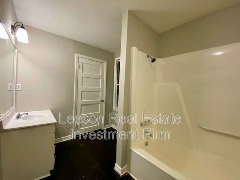 Shreveport House: 3524 Michigan Blvd