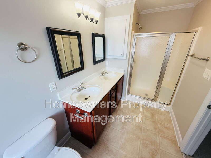 Hope Mills House: 5802 Kessinger Ct