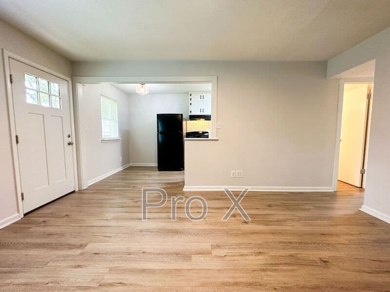 Fayetteville House: 210 S Hill Ave