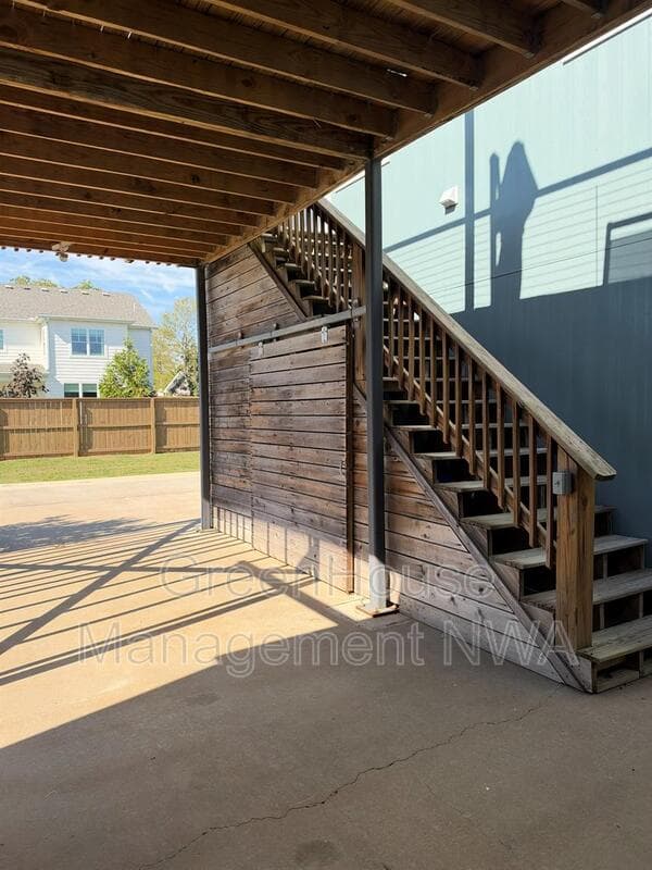 apt
Bentonville House: 452 SW B St