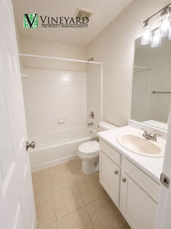 Kennesaw House: 414 Darter Drive NW