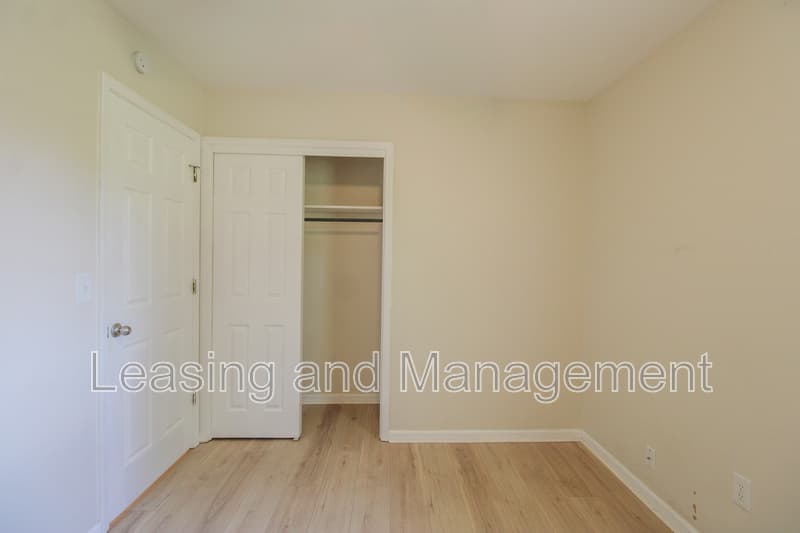 Charleston House: 305 Millcreek Drive