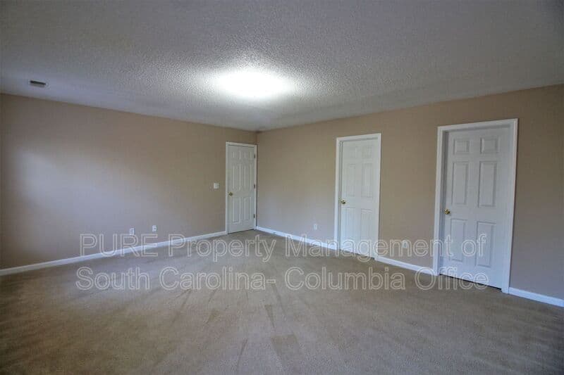 Columbia House: 581 Heron Glen Dr