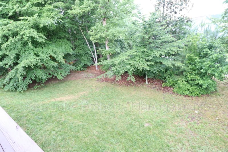 Holly Springs House: 208 Chieftain Dr